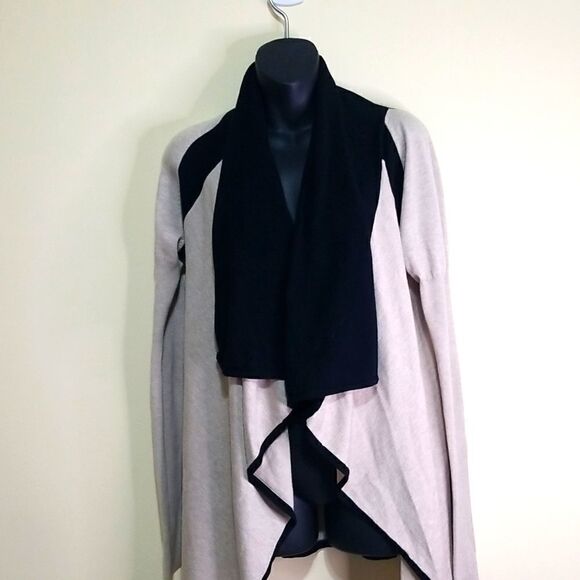 Cyrus Tan& Black Cardigan Sweater size Large - Picture 4 of 8